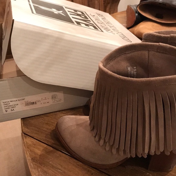 Women’s Frye Fringe Leather Booties - size 9 grey - Picture 2 of 8